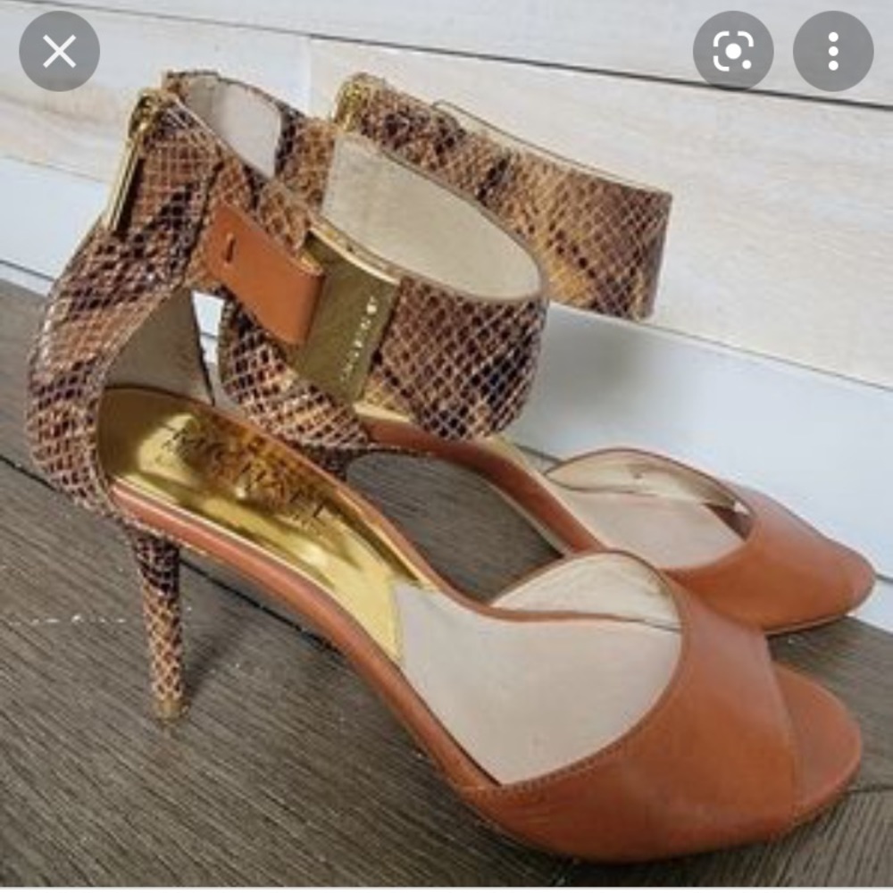 Michael kors PW13L size 5 never worn brand new super cute light brown heals